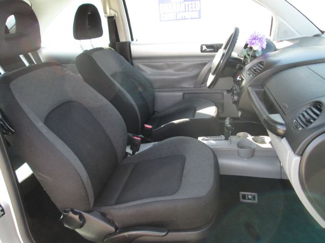 Volkswagen New Beetle 2000 photo 13