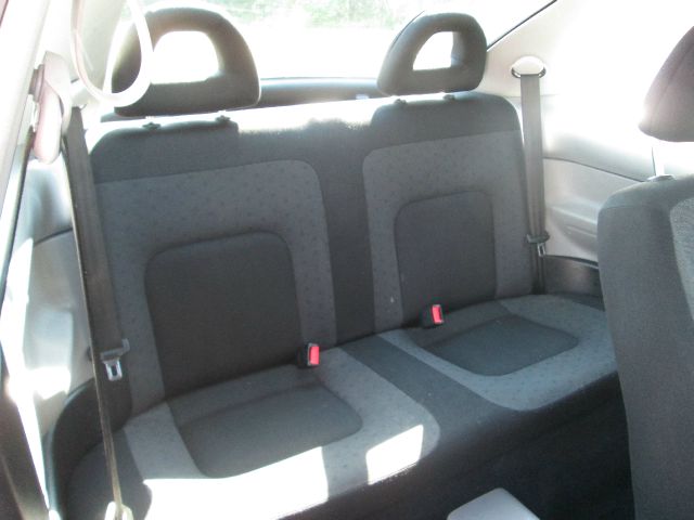 Volkswagen New Beetle 2000 photo 14