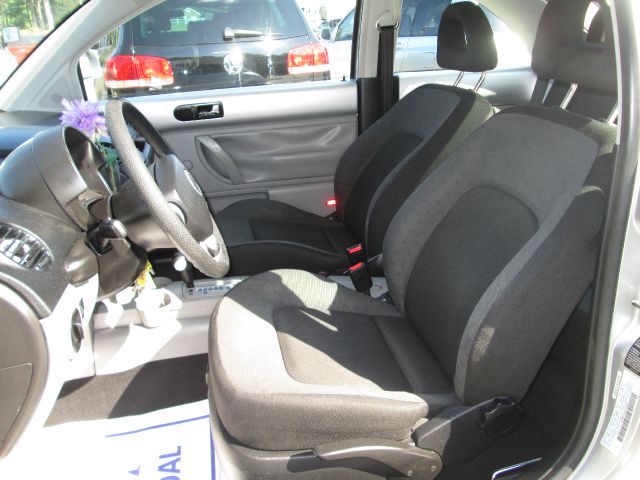Volkswagen New Beetle 2000 photo 15
