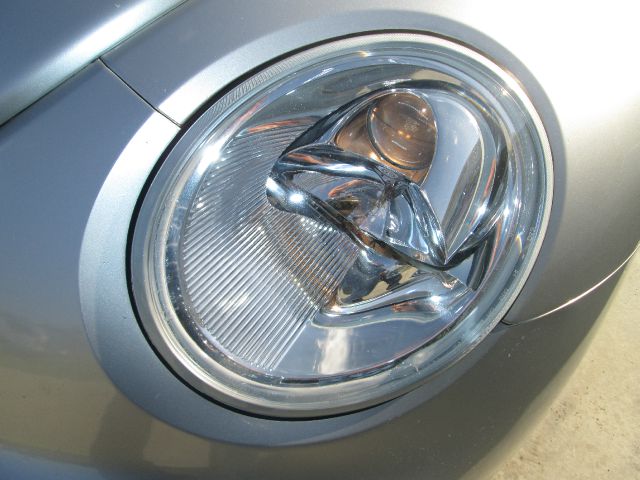 Volkswagen New Beetle 2000 photo 17