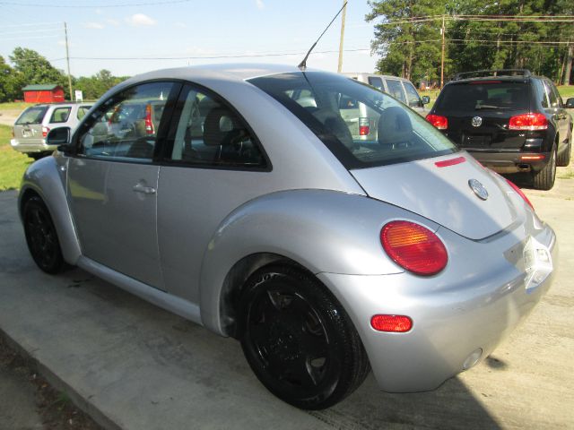 Volkswagen New Beetle 2000 photo 18
