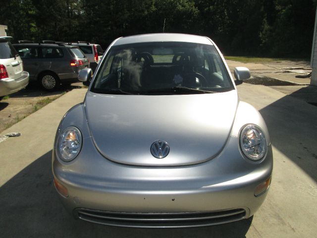 Volkswagen New Beetle 2000 photo 21