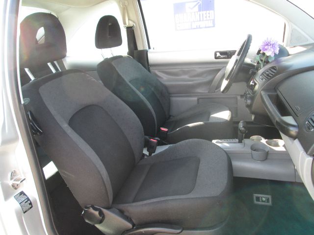 Volkswagen New Beetle 2000 photo 24