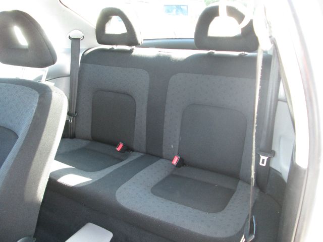 Volkswagen New Beetle 2000 photo 8