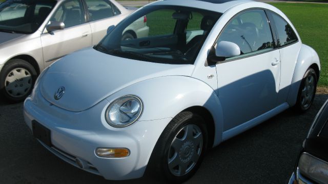 Volkswagen New Beetle 2000 photo 3