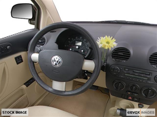 Volkswagen New Beetle 2000 photo 1