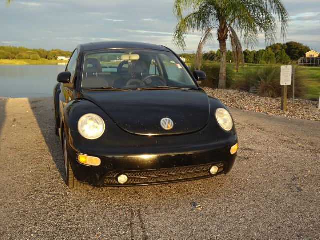 Volkswagen New Beetle 2000 photo 1