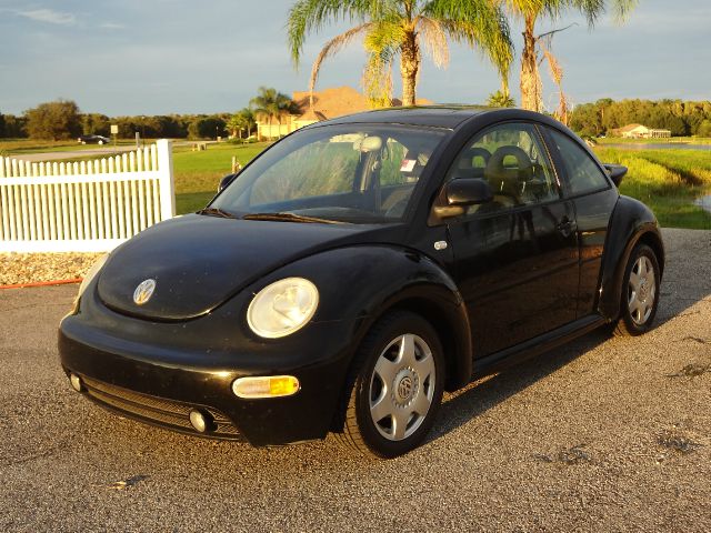 Volkswagen New Beetle 2000 photo 2