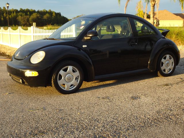 Volkswagen New Beetle 2000 photo 3