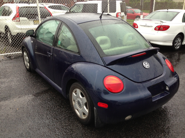 Volkswagen New Beetle 2000 photo 2