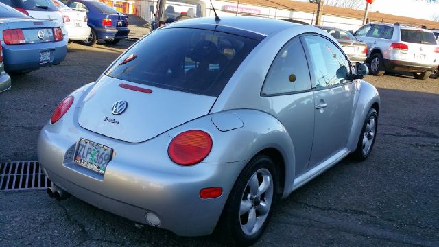 Volkswagen New Beetle 2000 photo 1