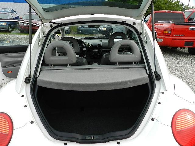 Volkswagen New Beetle 2000 photo 1