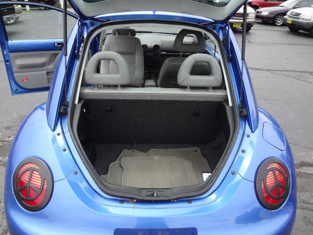 Volkswagen New Beetle 2000 photo 3