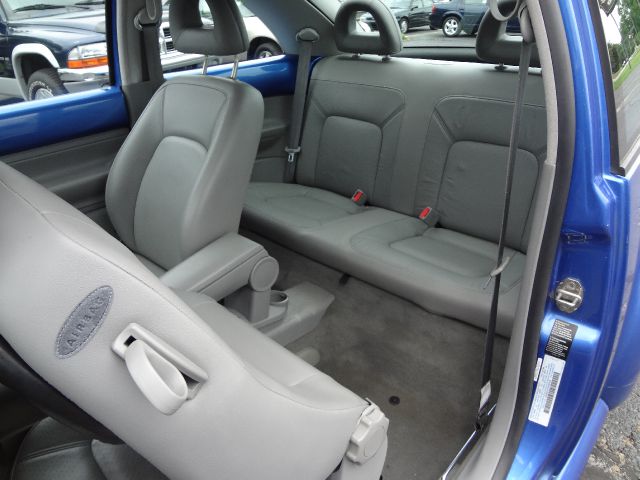 Volkswagen New Beetle 2000 photo 7