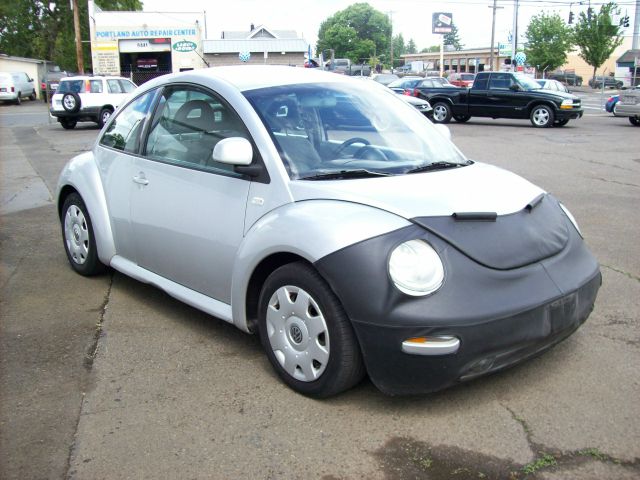 Volkswagen New Beetle 2000 photo 2
