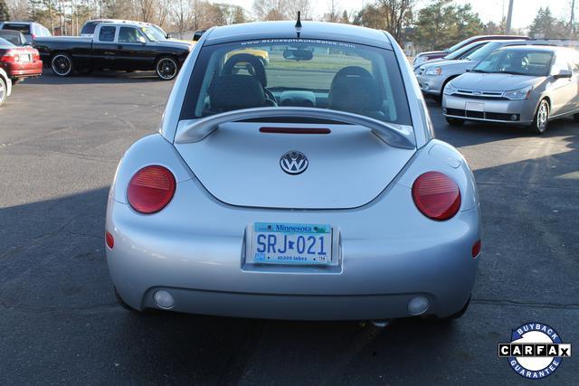 Volkswagen New Beetle 2000 photo 2