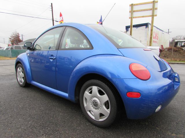 Volkswagen New Beetle 2000 photo 1
