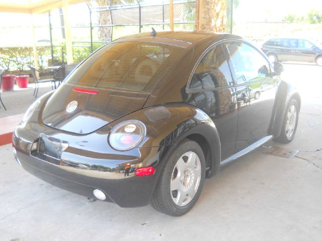 Volkswagen New Beetle 2000 photo 0