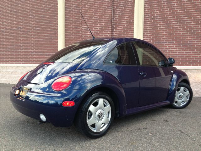 Volkswagen New Beetle 2000 photo 1