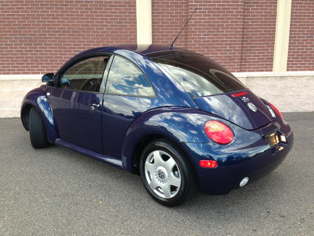 Volkswagen New Beetle 2000 photo 2