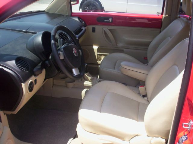 Volkswagen New Beetle 2000 photo 1