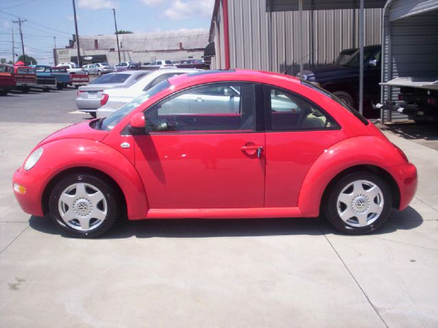 Volkswagen New Beetle 2000 photo 2