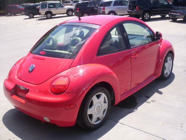 Volkswagen New Beetle 2000 photo 4