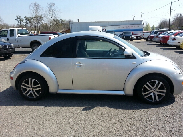 Volkswagen New Beetle 2000 photo 1
