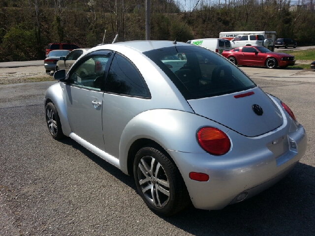 Volkswagen New Beetle 2000 photo 2