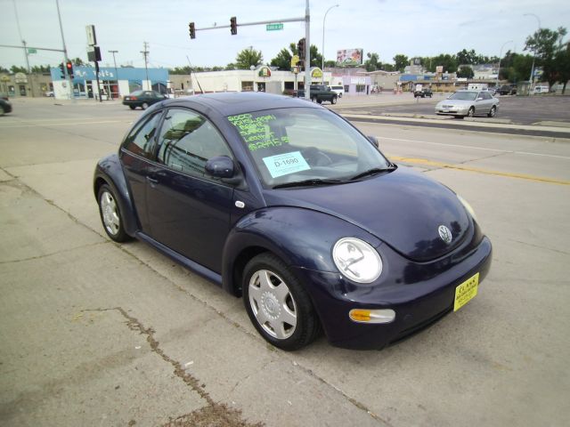 Volkswagen New Beetle 2000 photo 1