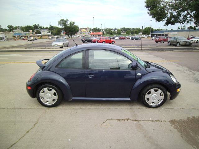 Volkswagen New Beetle 2000 photo 4