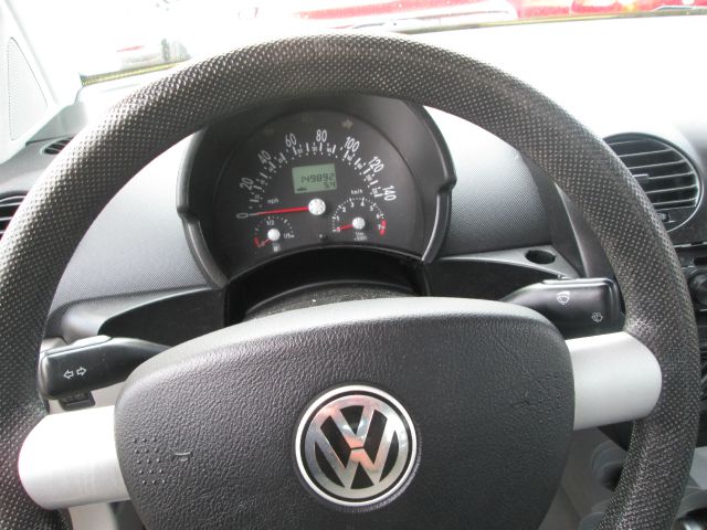 Volkswagen New Beetle S Sedan Hatchback