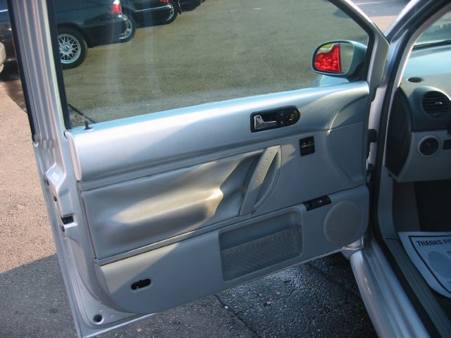 Volkswagen New Beetle 2001 photo 15