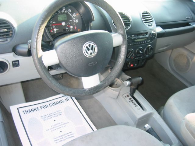 Volkswagen New Beetle 2001 photo 16