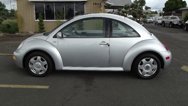 Volkswagen New Beetle 2001 photo 2