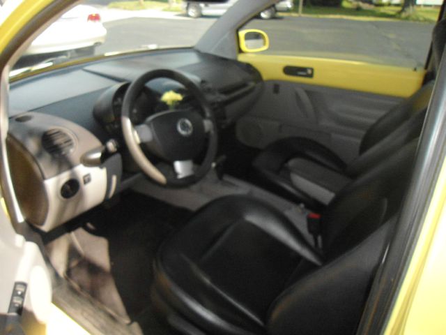 Volkswagen New Beetle 2001 photo 1