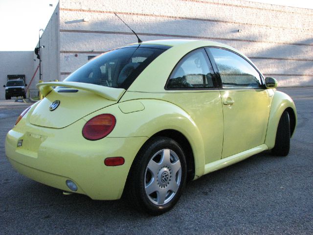 Volkswagen New Beetle 2001 photo 2