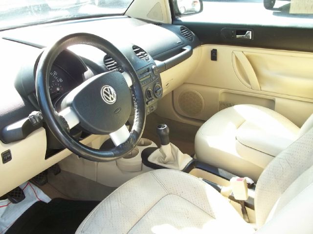 Volkswagen New Beetle 2001 photo 4