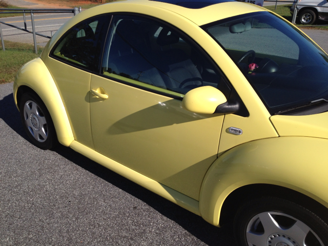 Volkswagen New Beetle 2001 photo 3