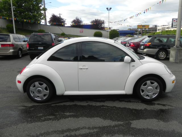 Volkswagen New Beetle 2001 photo 4