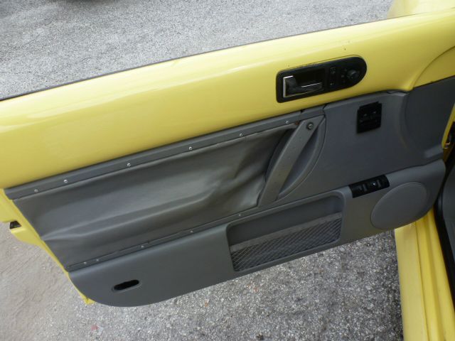 Volkswagen New Beetle 2001 photo 3