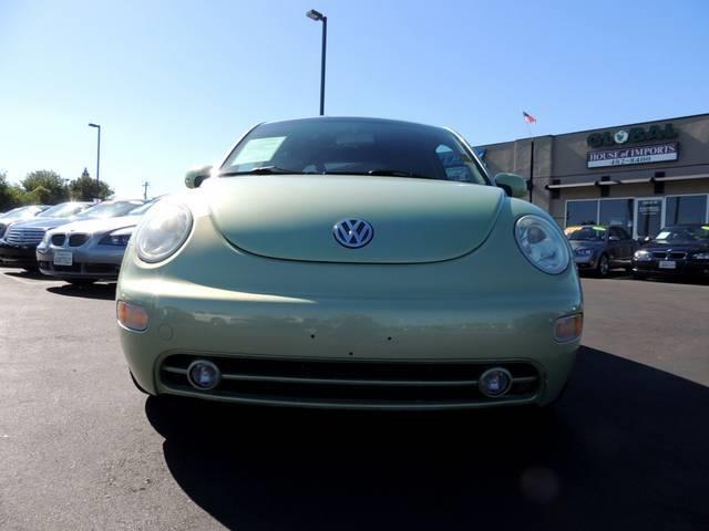 Volkswagen New Beetle FWD 4dr Sport Hatchback