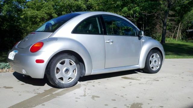 Volkswagen New Beetle FWD 4dr Sport Hatchback