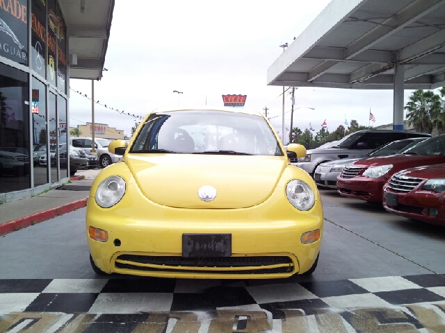 Volkswagen New Beetle S Sedan Hatchback