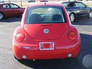 Volkswagen New Beetle 2002 photo 1