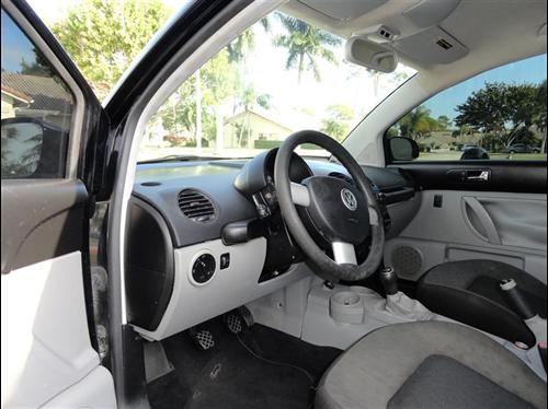 Volkswagen New Beetle 2002 photo 1