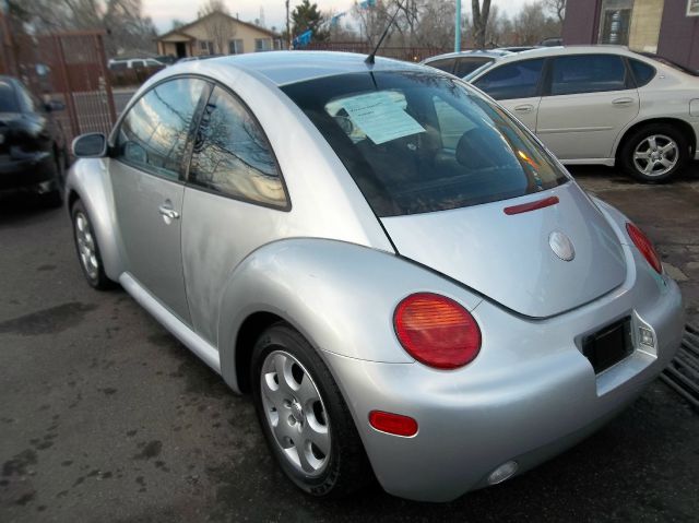Volkswagen New Beetle 2002 photo 1