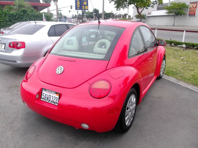 Volkswagen New Beetle 2002 photo 1