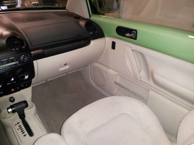 Volkswagen New Beetle 2002 photo 2