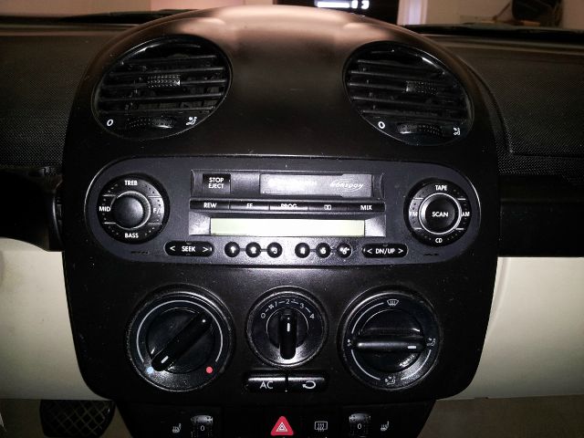 Volkswagen New Beetle 2002 photo 9